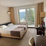 4 Pory Roku & Hotel
