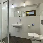 4 Pory Roku & Hotel 3*