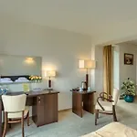 Hotel 4 Pory Roku & 3*