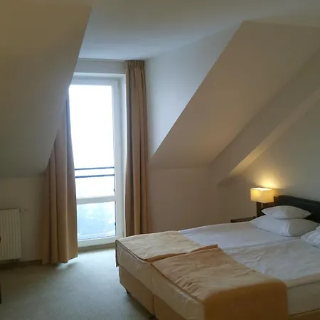 4 Pory Roku & Hotel