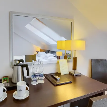 Hotel 4 Pory Roku & 3*