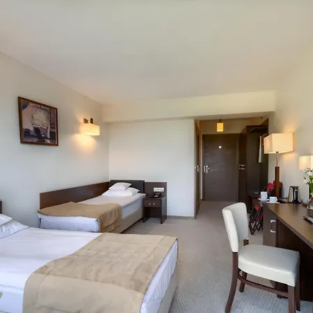 Отель 4 Pory Roku & Крыница-Здруй