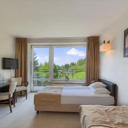 Hotel 4 Pory Roku & 3*