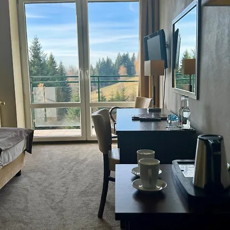 Отель 4 Pory Roku &