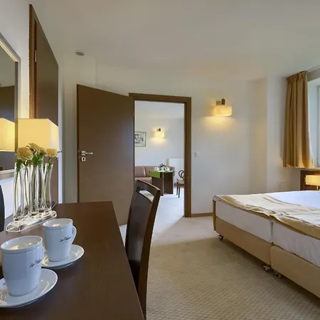 4 Pory Roku&spa Hotel 3*