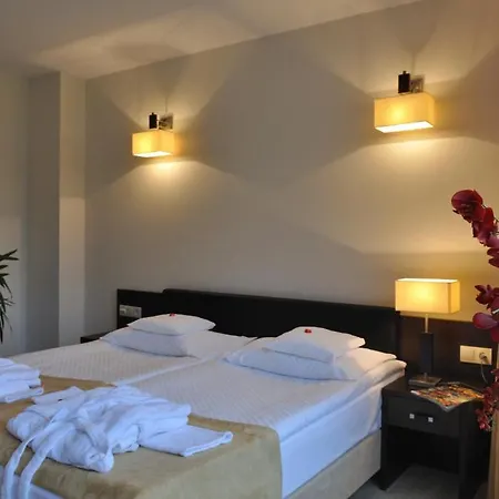 Hotel 4 Pory Roku & 3*