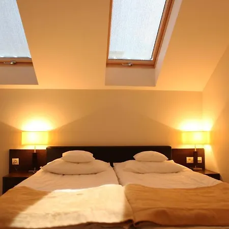 4 Pory Roku & Hotel