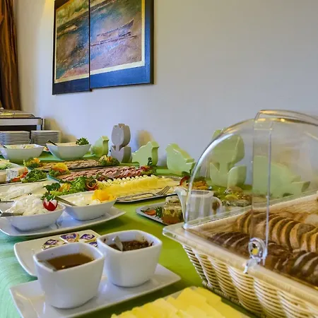 4 Pory Roku & Отель 3*