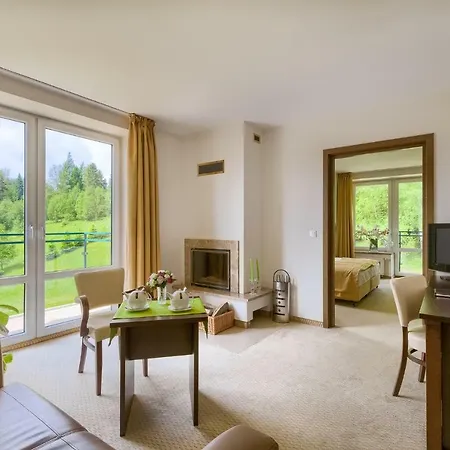 4 Pory Roku & Отель 3*