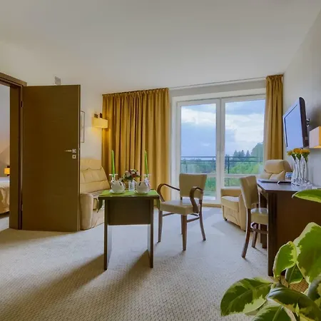 4 Pory Roku & Hotel