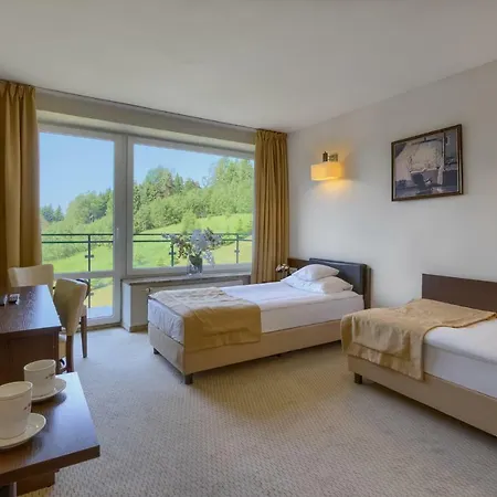 Отель 4 Pory Roku & 3*