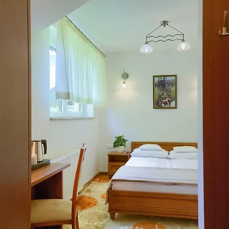 Отель 4 Pory Roku &