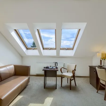 Отель 4 Pory Roku &