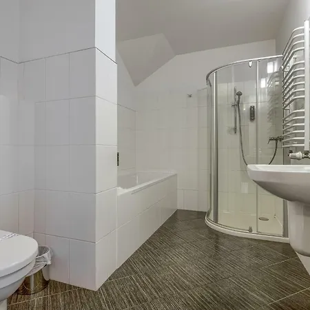 Отель 4 Pory Roku &