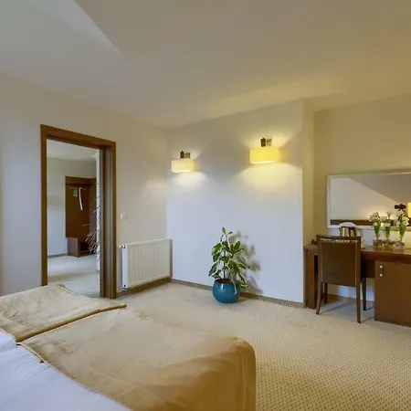 4 Pory Roku & Отель Крыница-Здруй