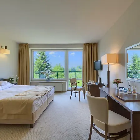 Hotel 4 Pory Roku & 3*