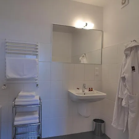 Отель 4 Pory Roku &