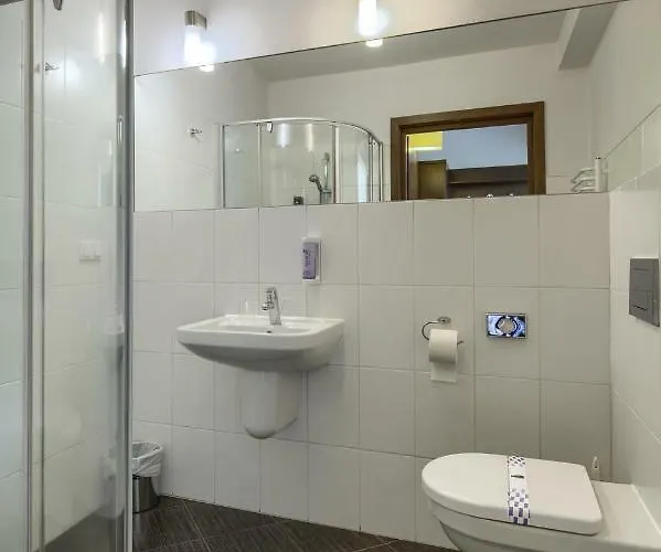 4 Pory Roku & 酒店 3*